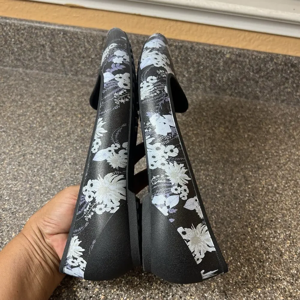 Crocs Iconic Comfort Casual Shoes Black Floral Womens Sz 10 Slip On Flats Loafer